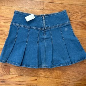 Short denim skirt